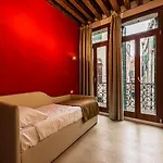Ξενοδοχείο με διαμερίσματα Charming Palace Corte Del Teatro 3*