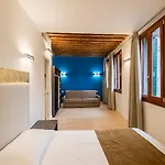 Ξενοδοχείο με διαμερίσματα Charming Palace Corte Del Teatro Βενετία