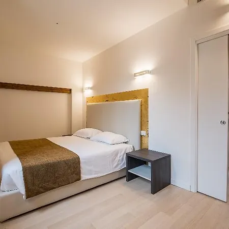 Charming Palace Corte Del Teatro מלון דירות