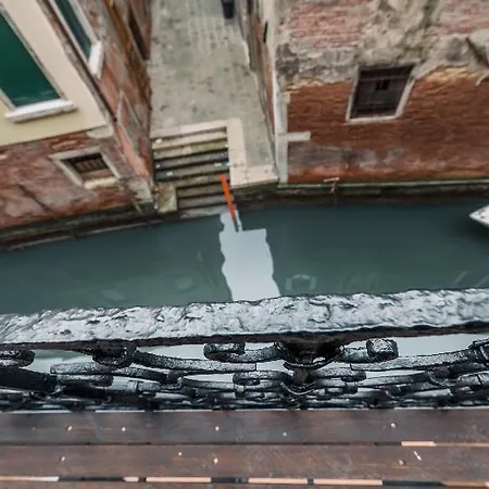 Apart-hotel Charming Palace Corte Del Teatro Veneza
