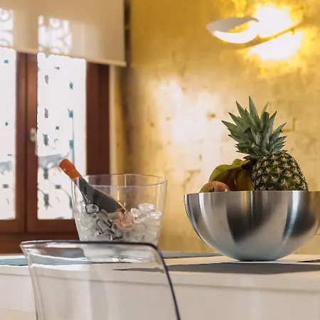 Charming Palace Corte Del Teatro Apart-hotel
