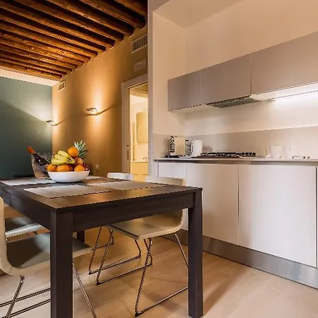 Apart-hotel Charming Palace Corte Del Teatro