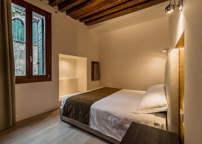 아파트호텔 Charming Palace Corte Del Teatro