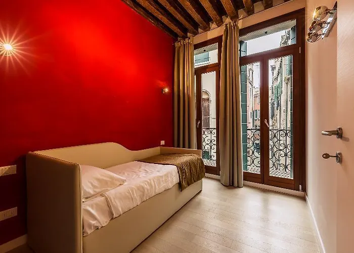 아파트호텔 Charming Palace Corte Del Teatro 3*