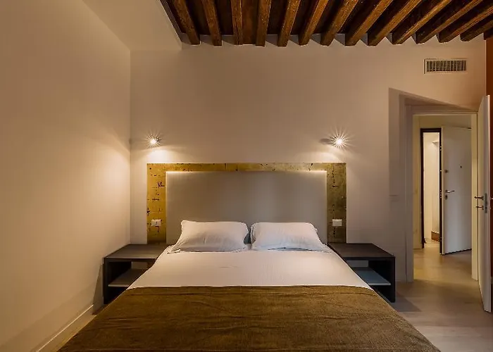 Charming Palace Corte Del Teatro 아파트호텔 3*