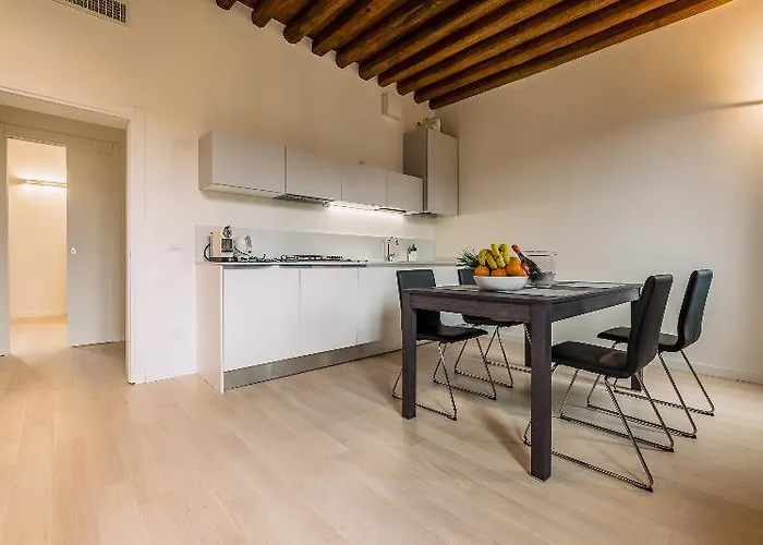 Charming Palace Corte Del Teatro 아파트호텔 3*