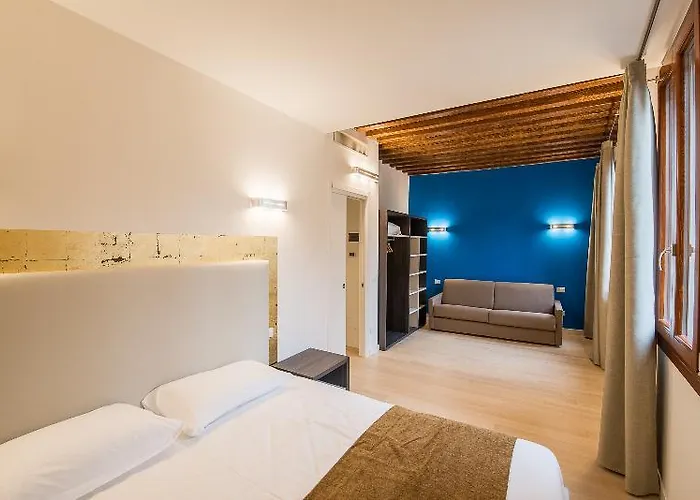 Charming Palace Corte Del Teatro 3*