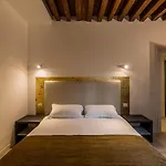Charming Palace Corte Del Teatro Lägenhetshotell 3*