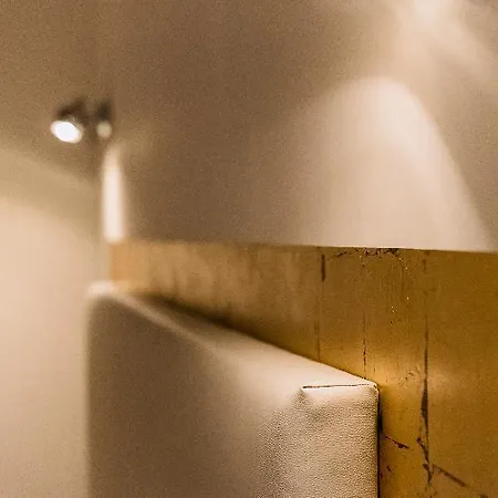 Apart Otel Charming Palace Corte Del Teatro Venedik