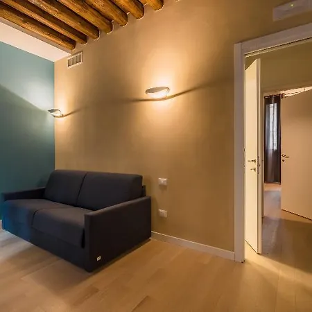 Charming Palace Corte Del Teatro Apart Otel 3*