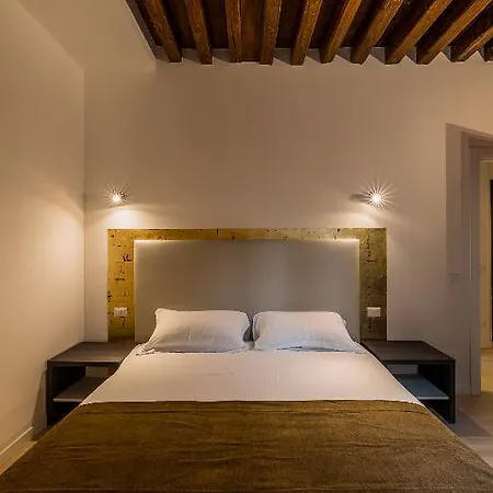 Charming Palace Corte Del Teatro Apart Otel 3*