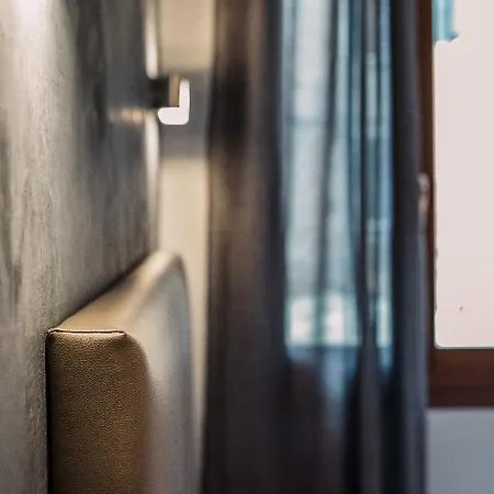 Charming Palace Corte Del Teatro Aparthotel 3*