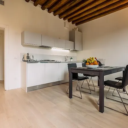 Charming Palace Corte Del Teatro Apart Otel 3*